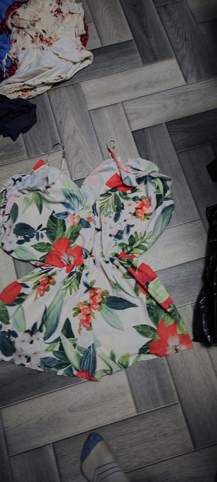 Віддам пакети жіночого одягу різного розміру за 100 грн