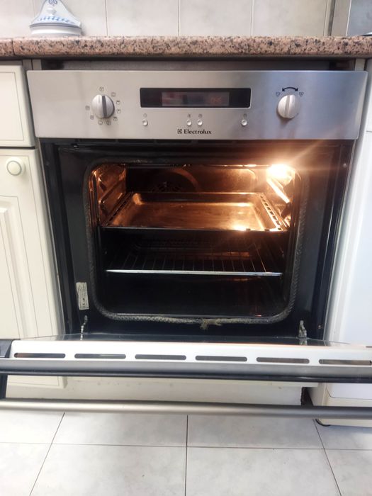 Forno elétrico em inox, da conceituada marca Electrolux 100% funcional