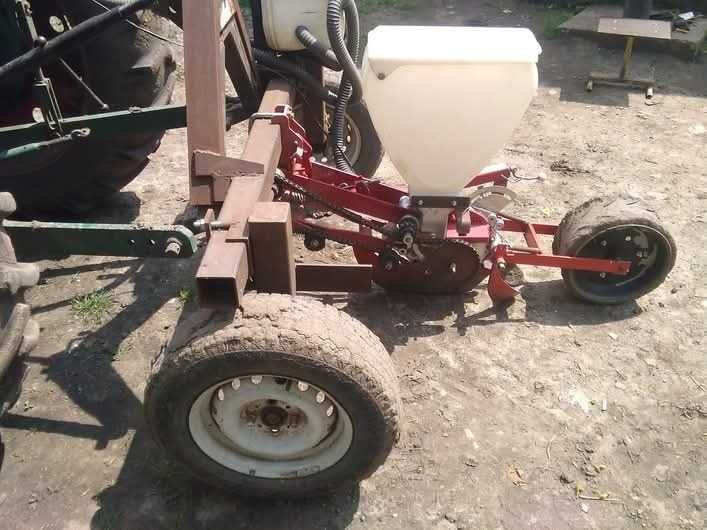 Гарбузова сівалка вакуумна однорядна упс