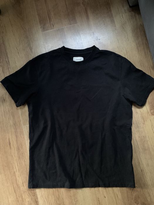 Czarna koszulka Rezerved