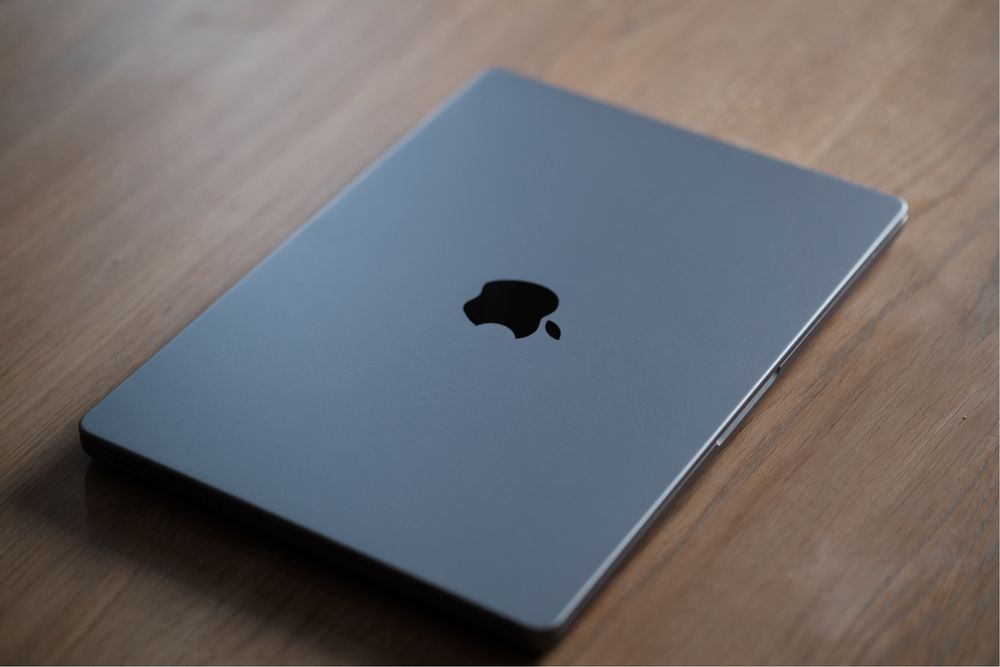 Macbook Pro M1 Pro 10 core, 14,2”, 1TB, 16GB RAM,