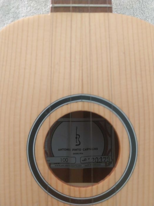 Cavaquinho APC 100 Boca Redonda Spruce Maciço Carrilhão