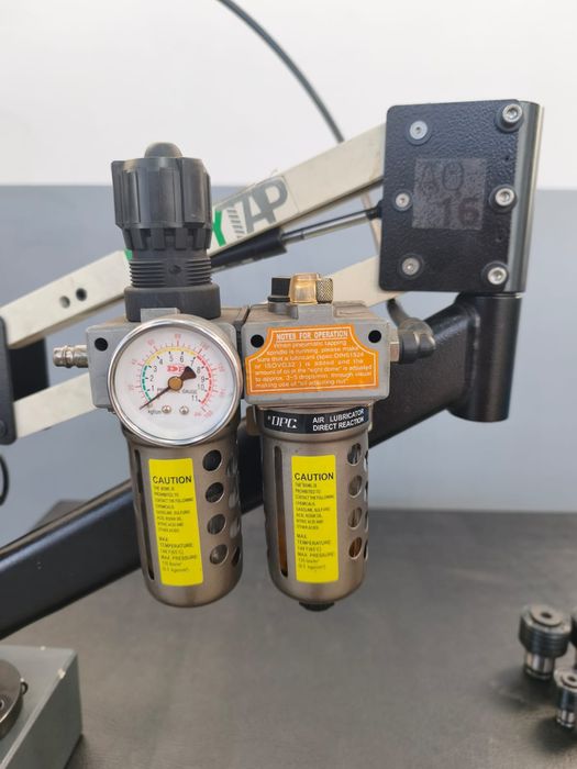 Máquina de Roscar Pneumática