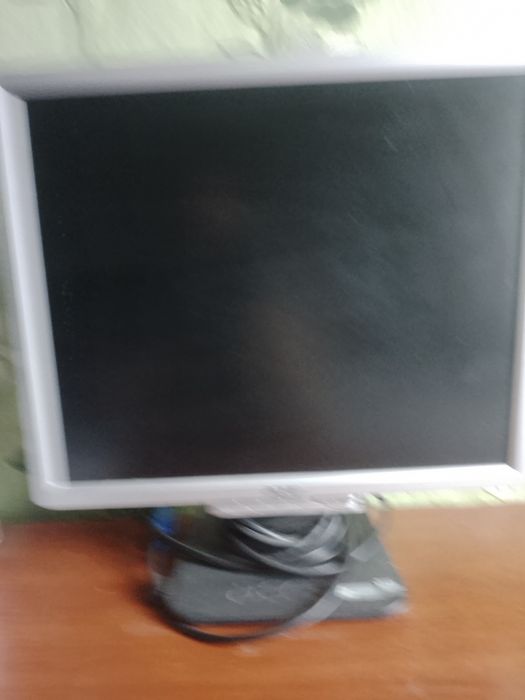 Продам комп. Оперативки 4 ГБ. Нет боковой  крышки на системнике.