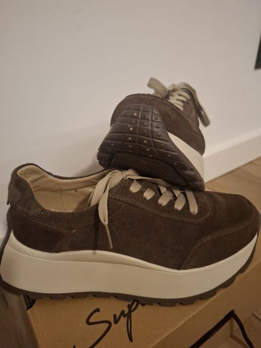 Sneakersy brązowe na platformie