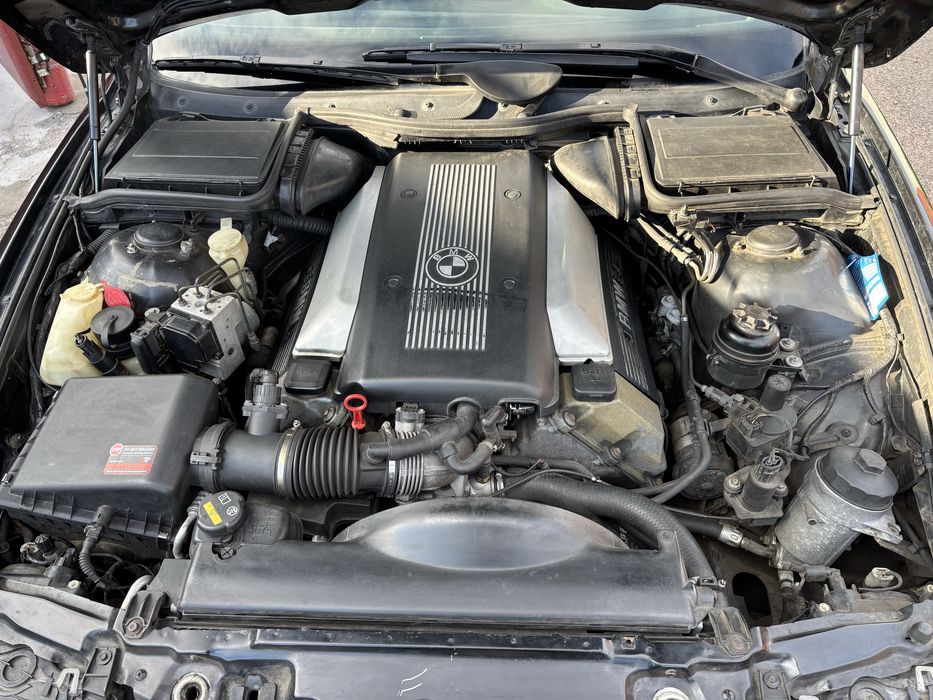 BMW Е39 M62B44 Bayerische Motoren Werke