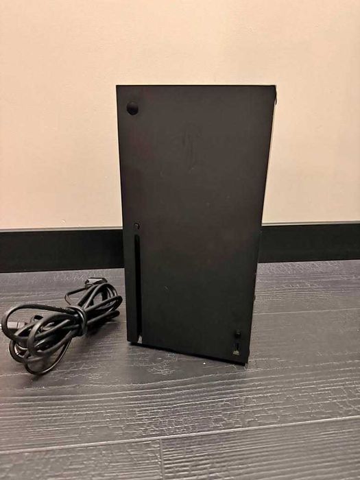 Xbox Series X – bez kontrolera, komplet okablowania