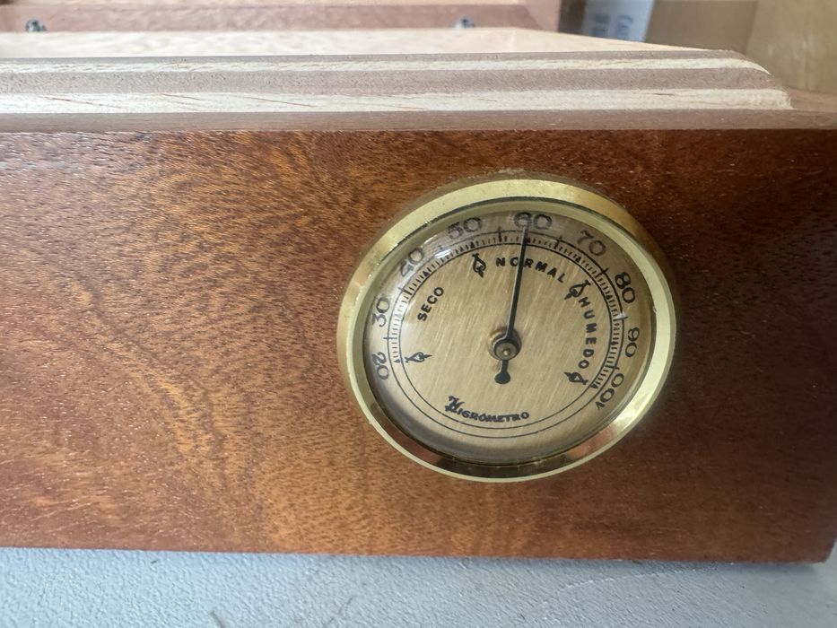 Caixa desumidificadora  de charutos