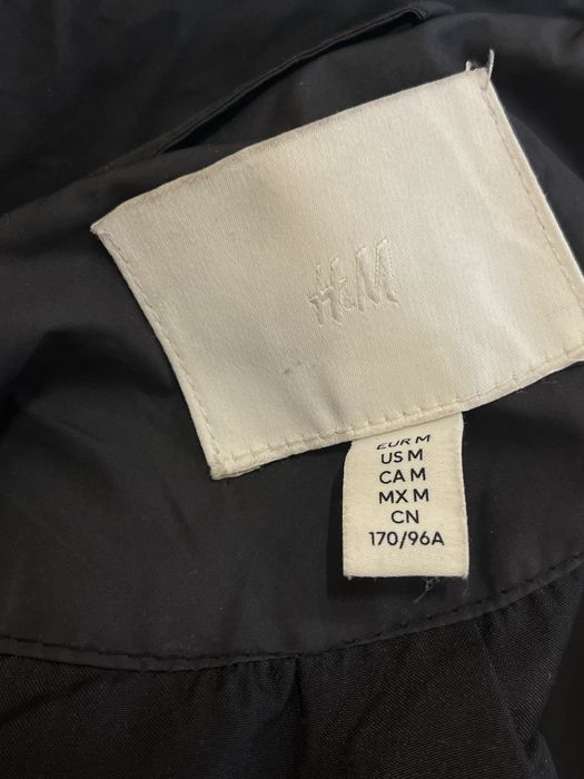 Чорна зимова куртка HM M