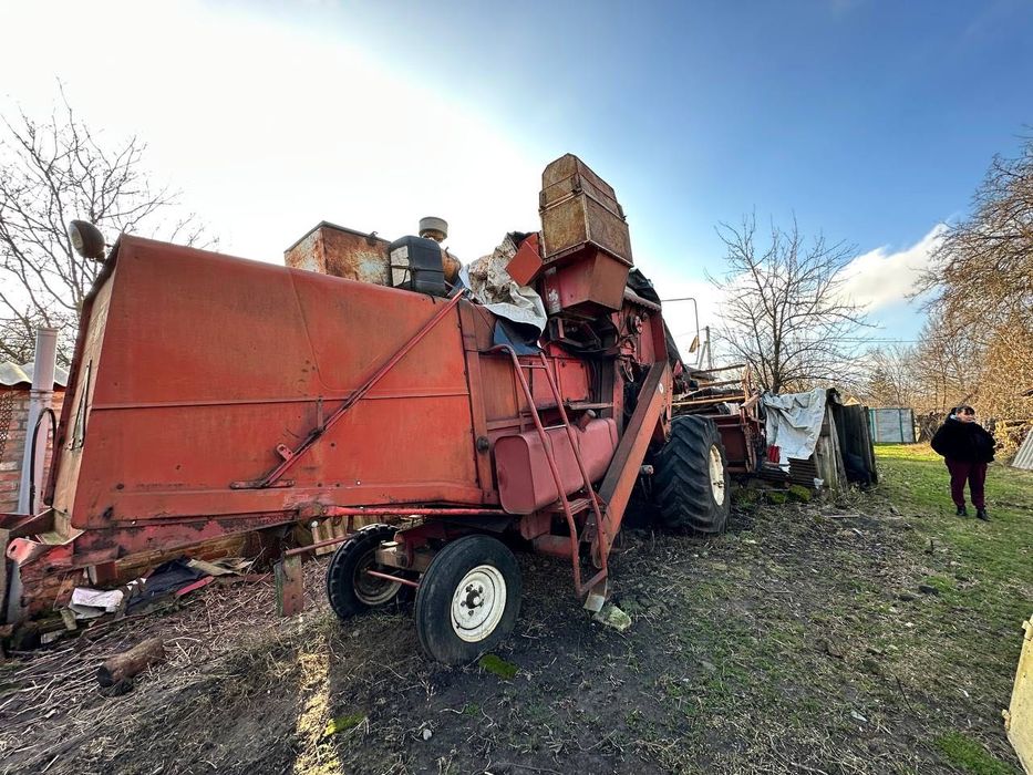 Internationalt 431 комбайн 3м жатка обмін