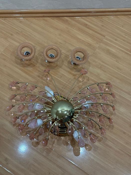 Люстра та потолочні світильники