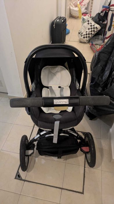 Carrinho Quinny com duas capas e ovo maxi cose