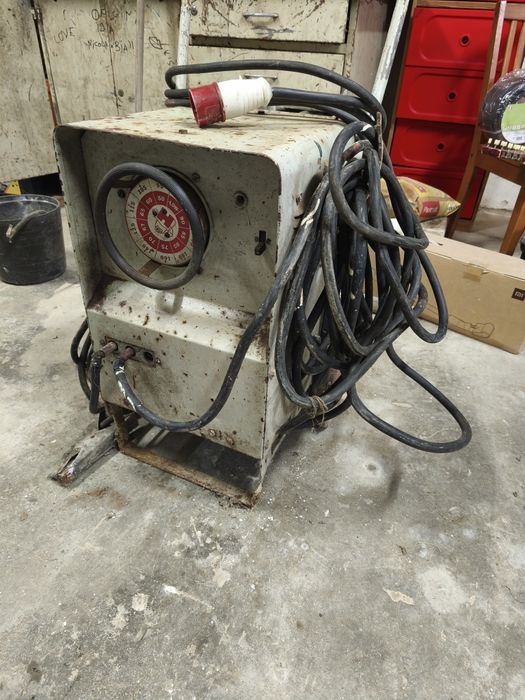 Maquina de soldar trifásica antiga mas funcional