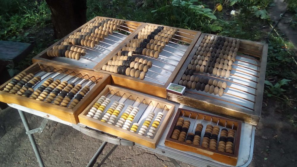 Продам разные деревянные настольные счёты СССР. Всего - 6 штук