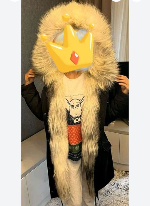 Парка куртка с натуральным белым мехом енота