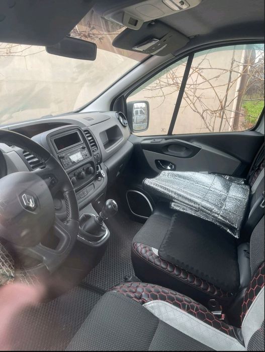 Продаж  Рено трафік довга база 
Надійний і мі