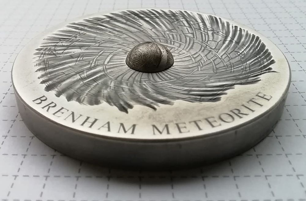 Чад 5000 франків 2016р.5Унцій.СРІБЛО. МЕТЕОРИТ. 155,5 грам. Сертифікат