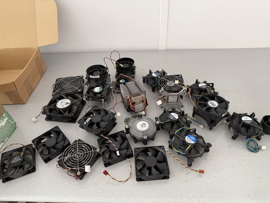 Selling Various Computer Equipment447314061668526080