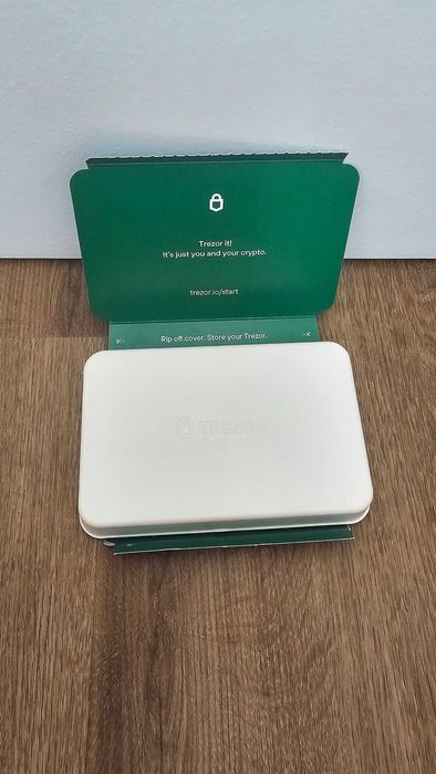 Trezor Safe 5 com caixa, cabo e guia