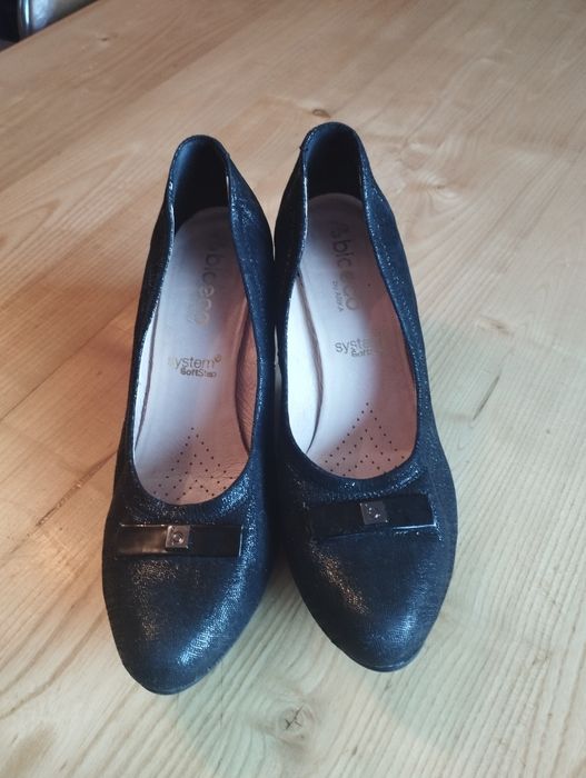 Buty na obcasie, błyszczące 41