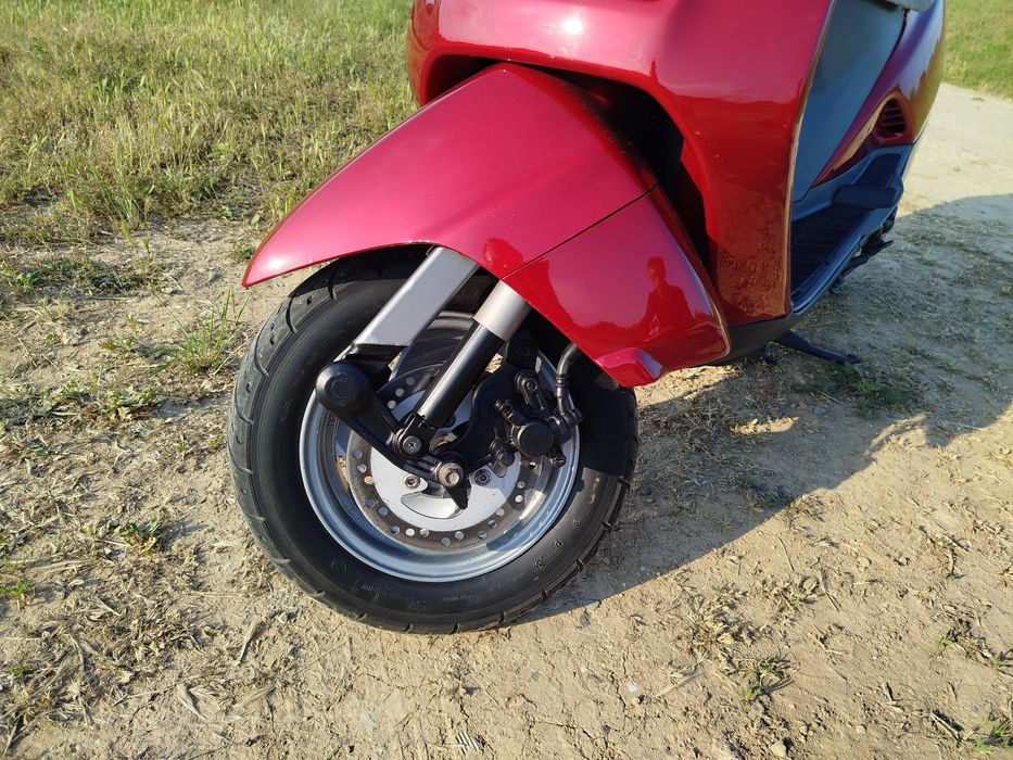 Продам скутер Honda Lead 90