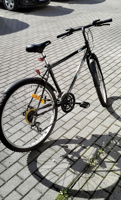 Czarny rower górski Shark