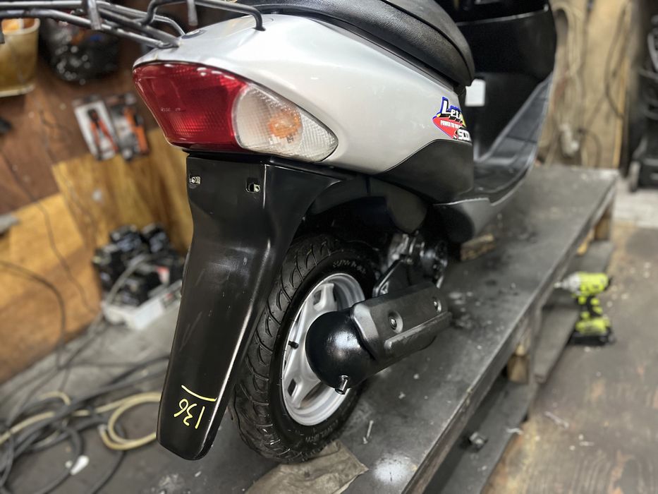 suzuki lets 2 new японія