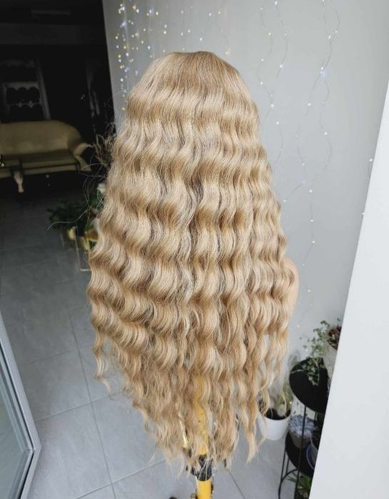 Długa peruka fale Kaja ciemny blond z odrostem lacefront