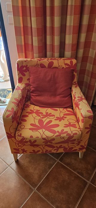 Cadeirão cor de laranja