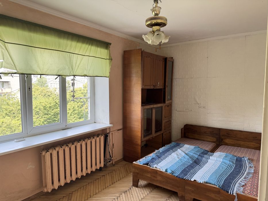 Продаж 2 кімнатної квартири по вул. В. Великого 5