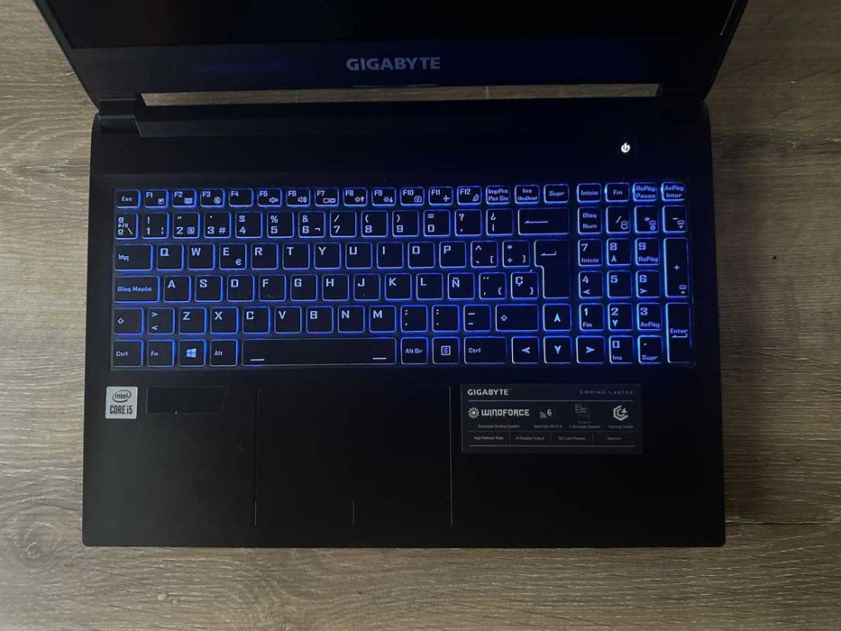 Vendo Portátil Gaming Gigabyte 15.6 Polegadas 144Hz/ RTX 3060 6GB