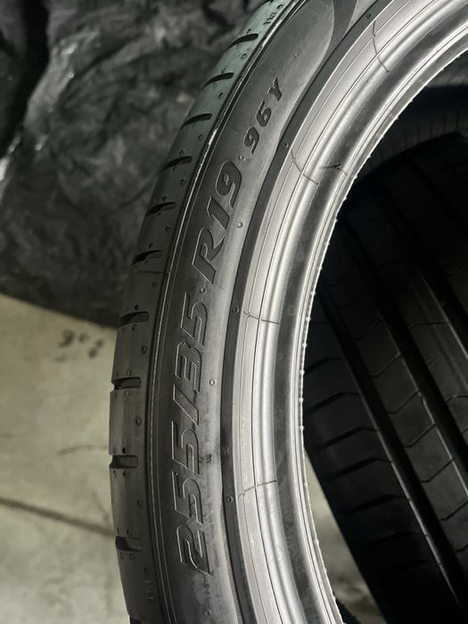 255/35/19+225/40/19 R19 Pirelli PZero PZ4 4шт нові