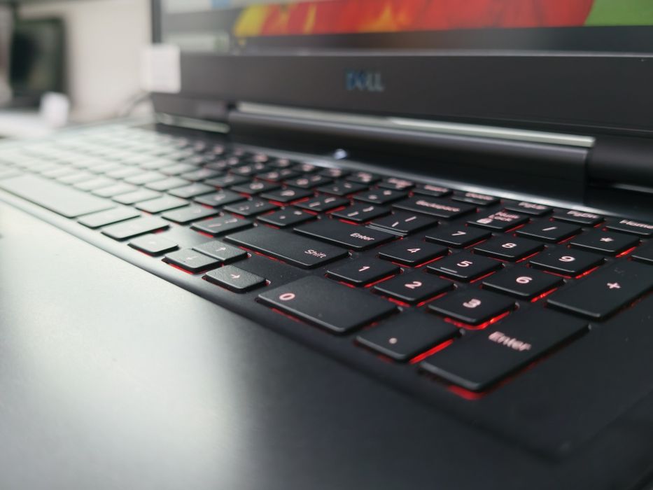 Ігров. Dell G7 17 P40E  i7-9750H / 16DDR4 / 256 SSD / RTX2060 6GB