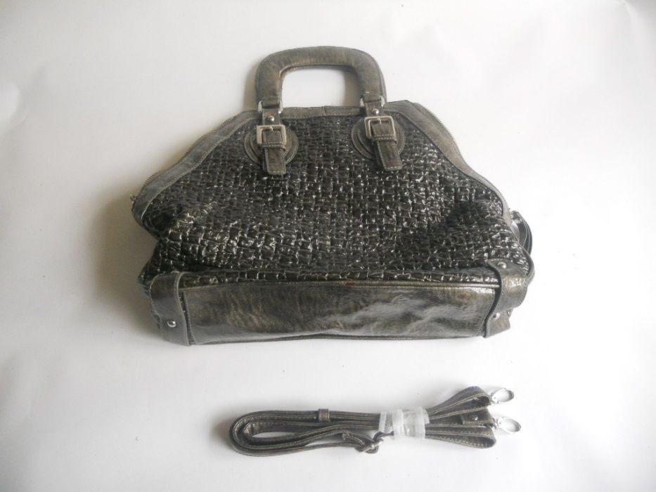 Mala de senhora Pilar Abril