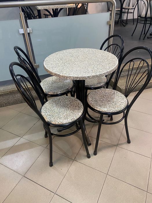 Mesas e cadeiras para cafe