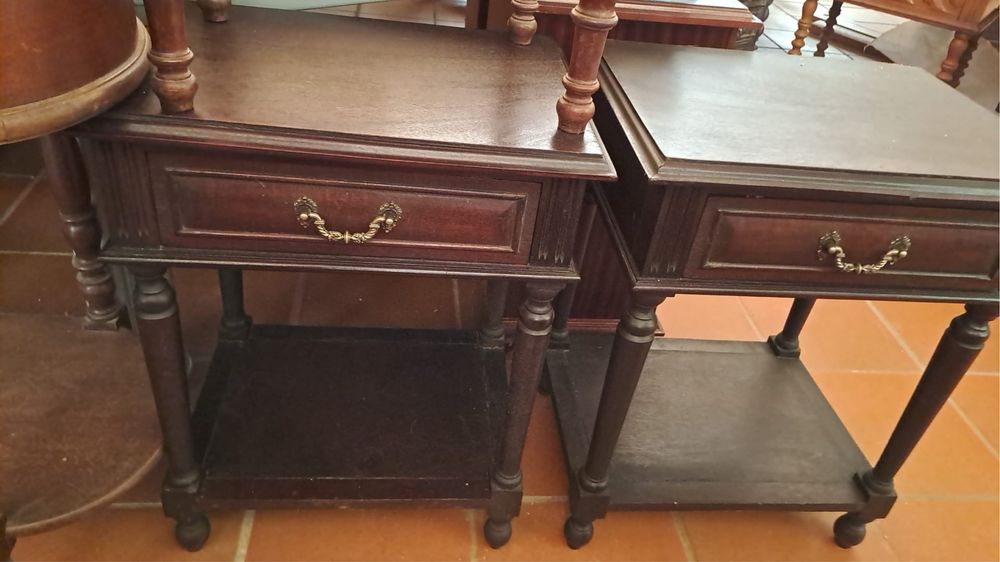 Mesinhas de cabeceira várias