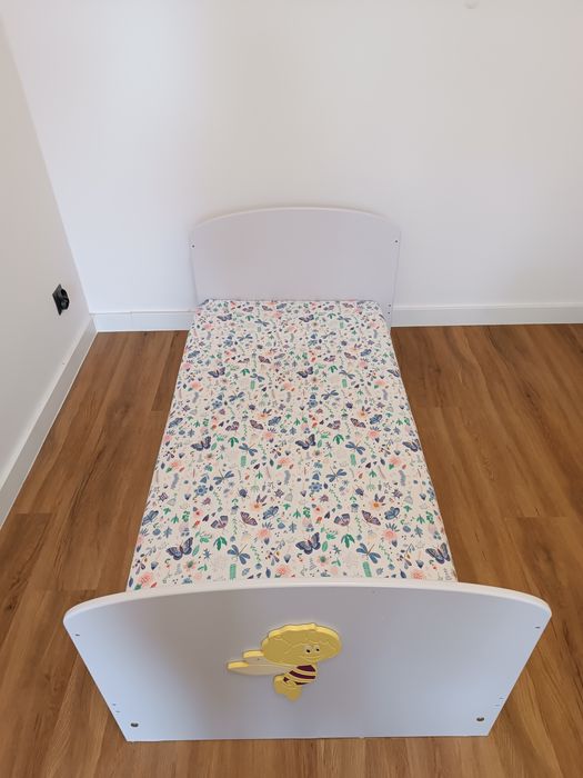 Łóżeczko dla dziecka z materacem