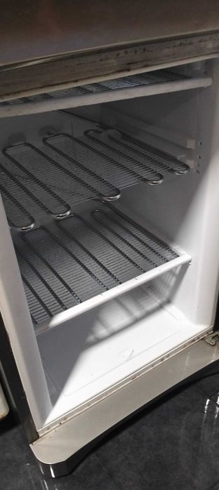 Vendo frigorífico combinado da marca Indesit BAN 12