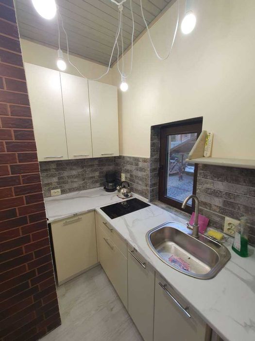 Здається 2-х поверховий будиночок у Синяку