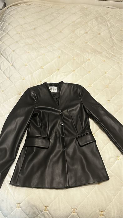 Піджак з екошкіри розмір S. Стан ідеальний. Одягала лише 3 рази.