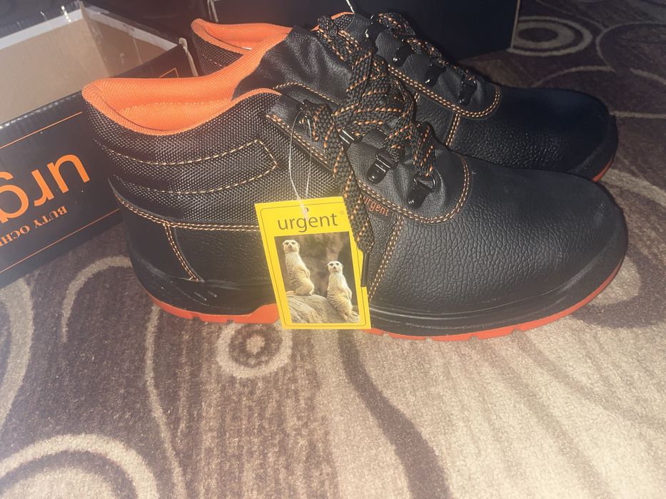 Ботинки з залізною пластиною в носку