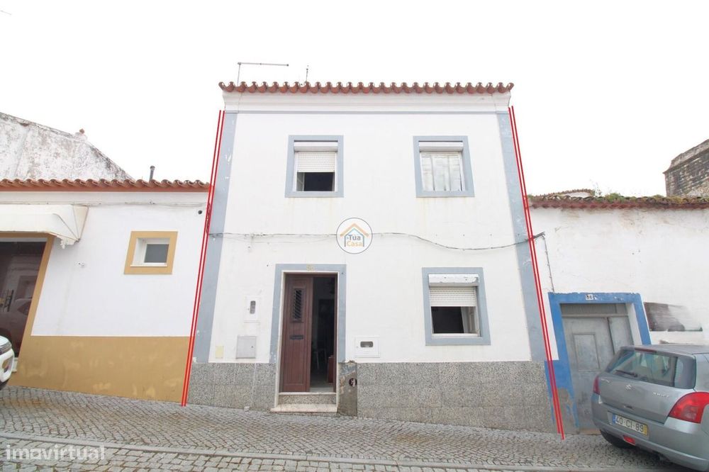 Moradia T3 com espaço exterior localizada junto ao Centro Histórico da