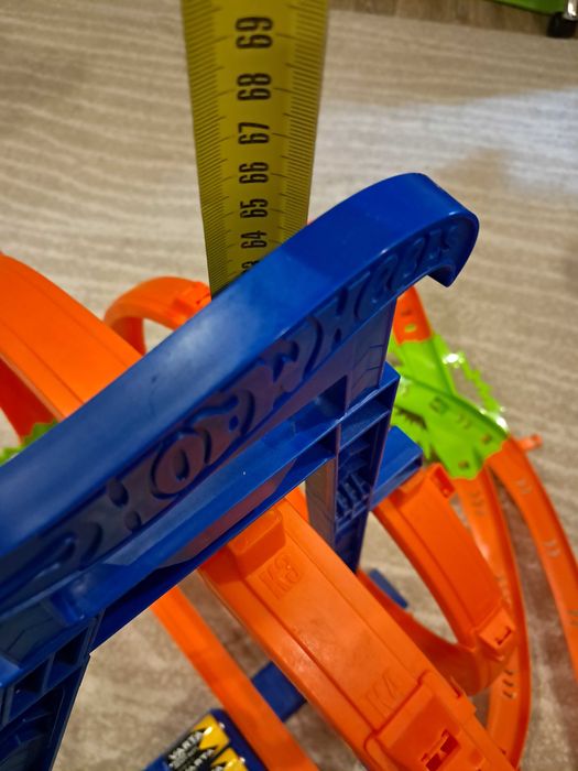 Трек hot wheels на батарейках
