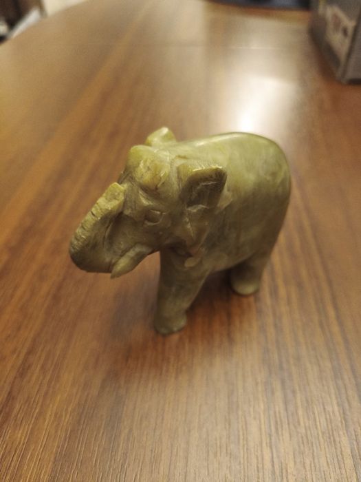 Słoń z kamienia naturalnego