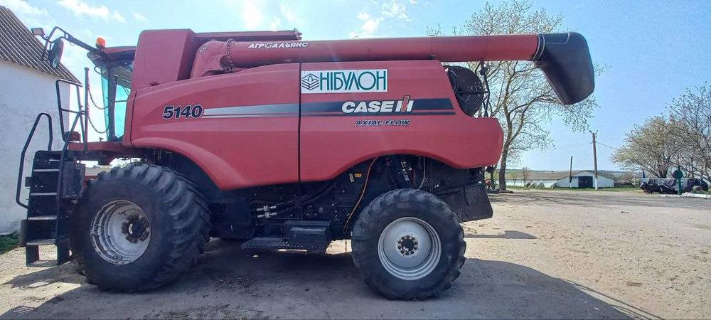 Комбайн Case IH 5140 з жаткою CASE IH 3020 TERRAFLEX (7.6м)