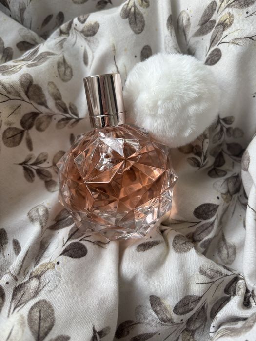 Ari Eau perfumy