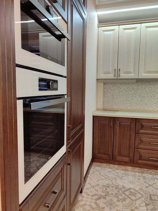 Велика  3-кімнатна квартира з дизайнерським ремонтом