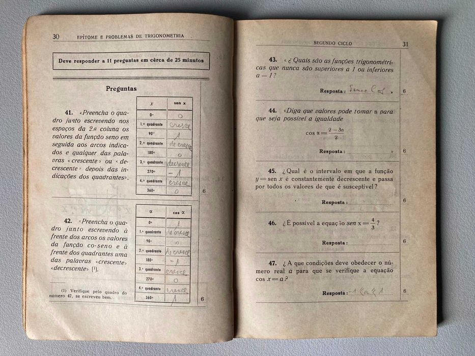 Livro Escolar de Matemática Muito Antigo