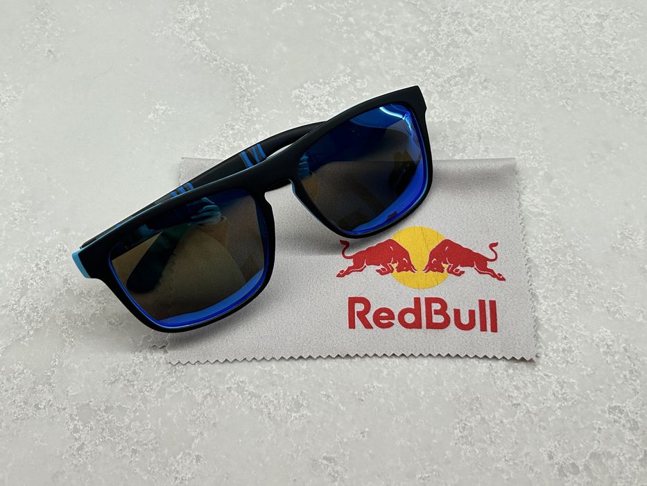Okulady redbull niebieskie