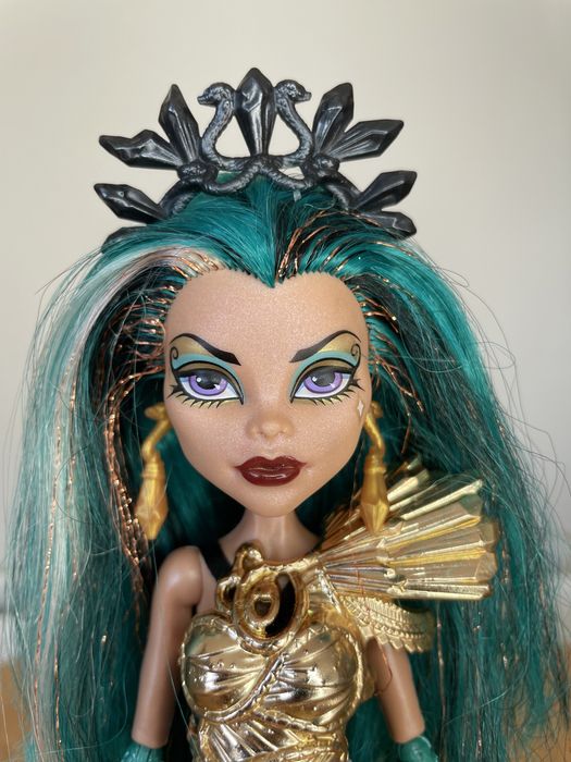 с подставкой Нефера Boo York Nefera de Nile Monster High